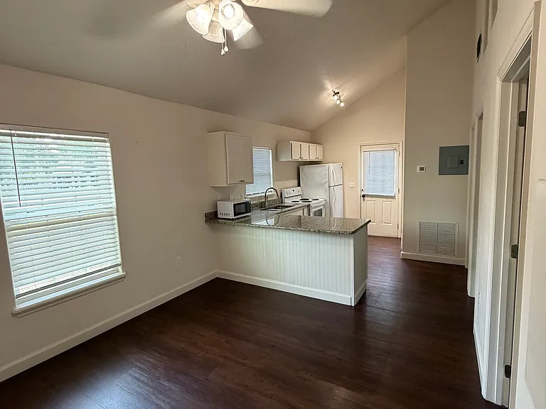 1311 North Ave — Photo 3
