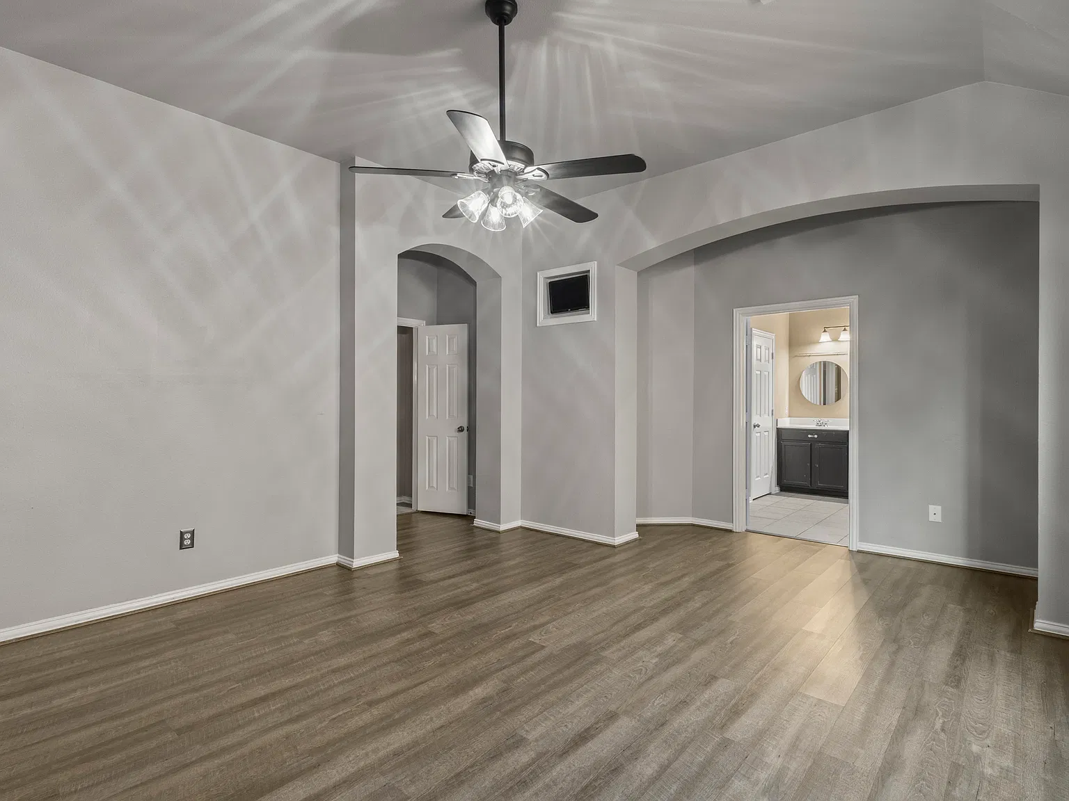 3 bed, 2118 sqft, $2,600 — Photo 2
