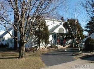 34 Winding Rd, Hicksville, NY 11801