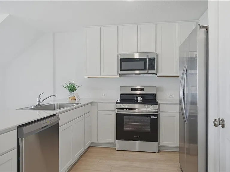 862 Lynx St — Photo 8