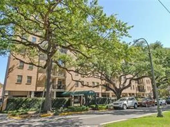 3915 Saint Charles Ave APT 402, New Orleans, LA 70115