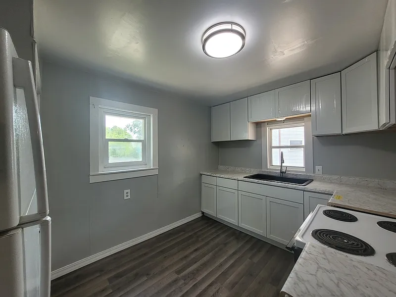 3 bed, 1.0 bath, $1,499 — Photo 2