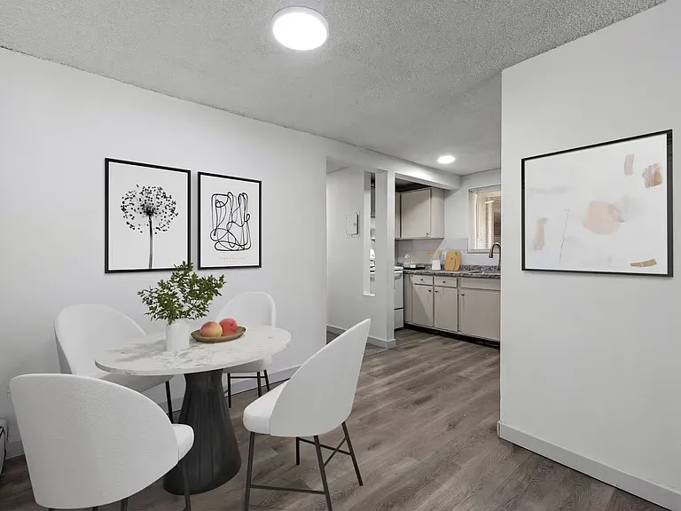 Sunstone Apartments — Photo 37