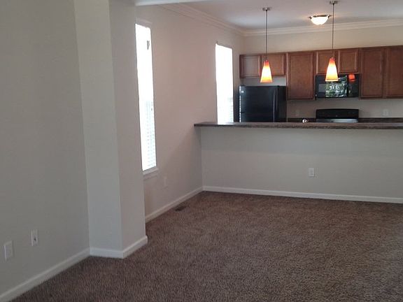3rd image of 643 Enclave Village Pl APT 6
