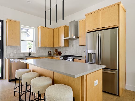 5th image of 1809 Parker Ln #2