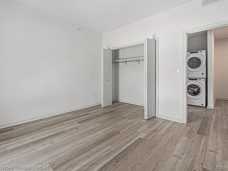 7410 Kercheval St #212 — Photo 10