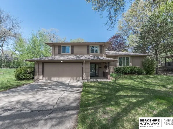 9532 Meadow Dr, Omaha, NE 68114