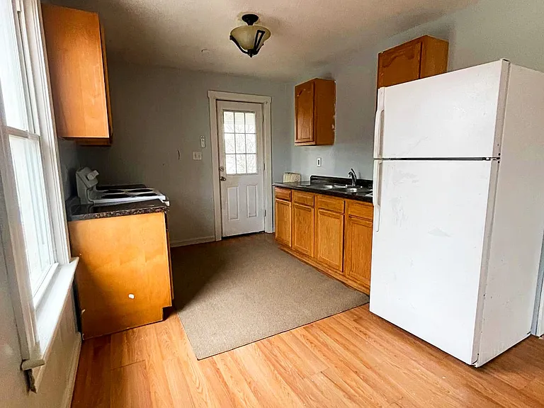 181 McLean St #2 — Photo 2