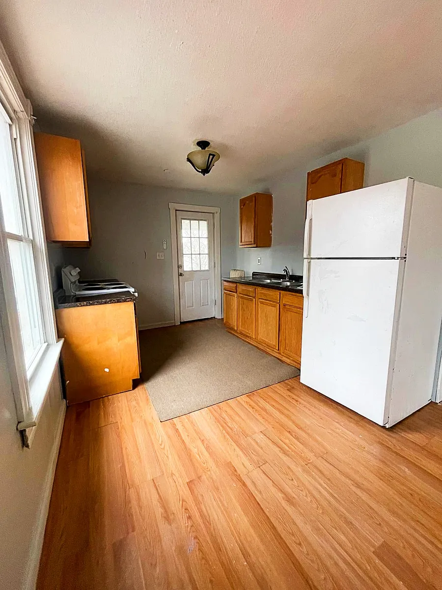 Building Photo - 181 McLean St #2