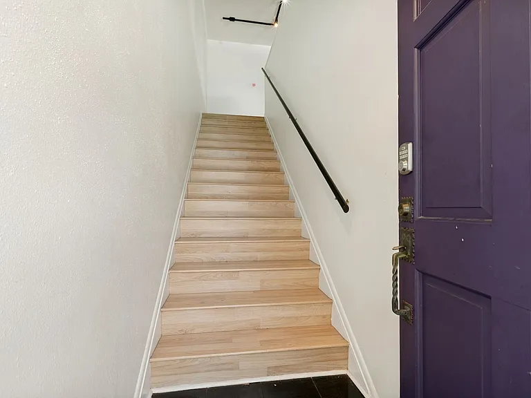 102 Vassar Ln #17 — Photo 3