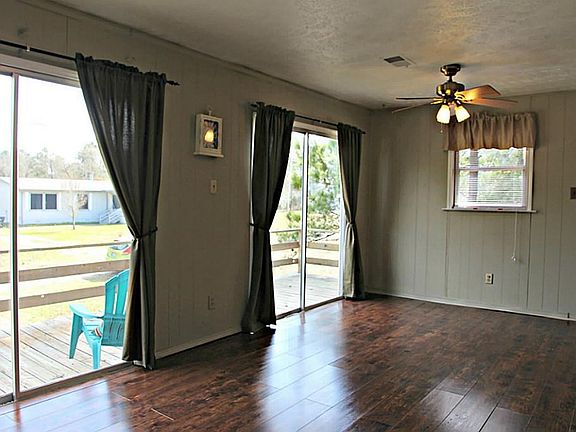 4th image of 18 Hoyt Ln