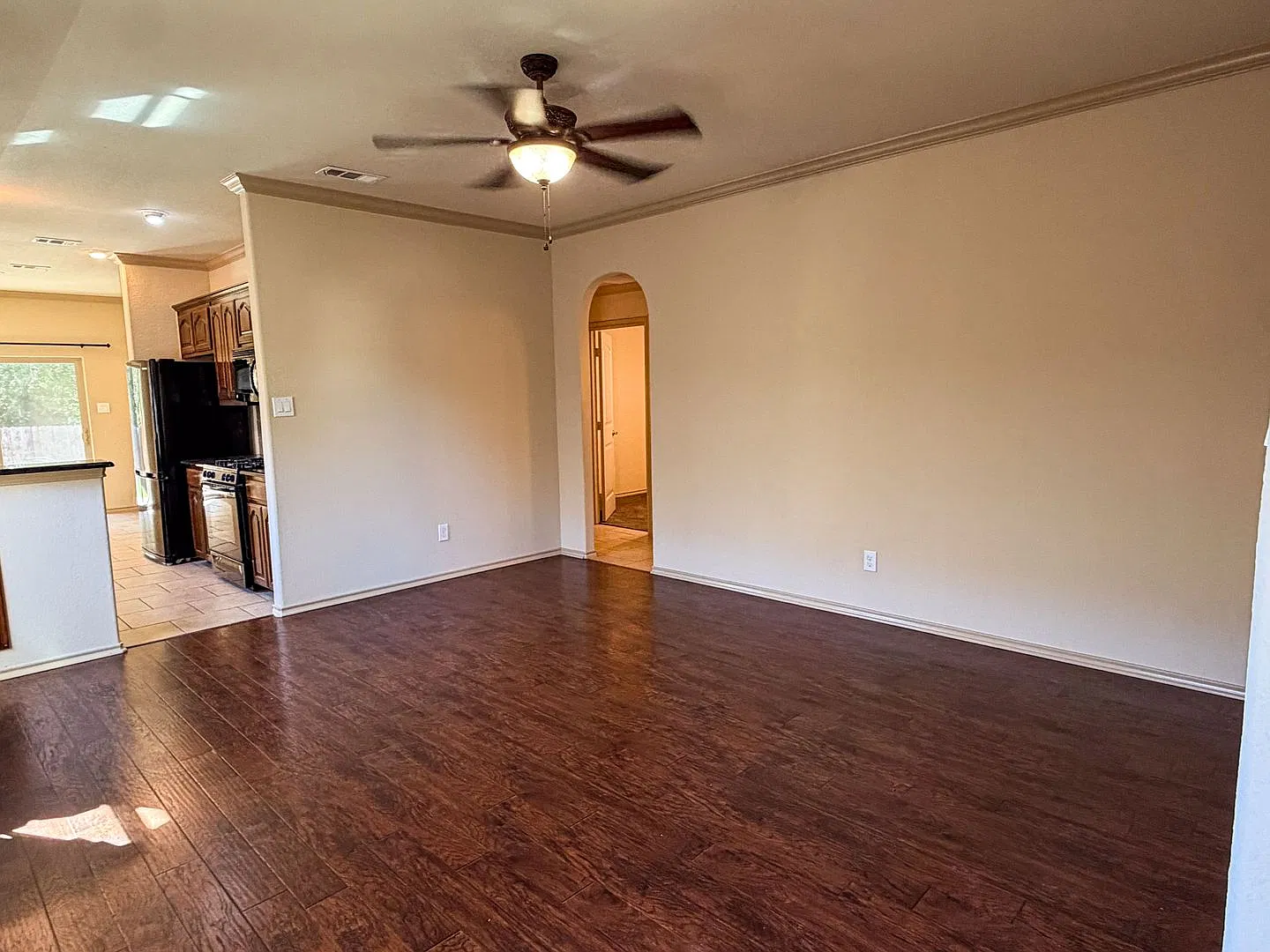 Comfort, Space, and Convenience in Fort Worth — Photo 3