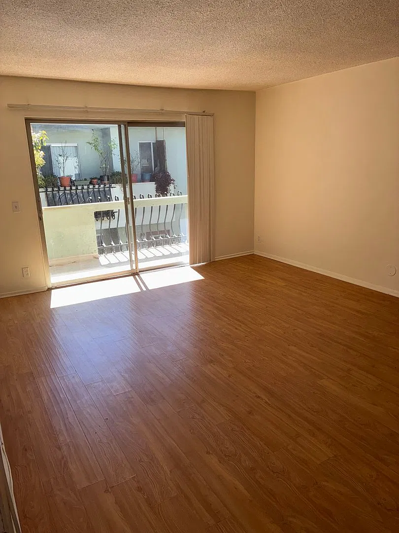 3338 Mentone Ave. — Photo 2