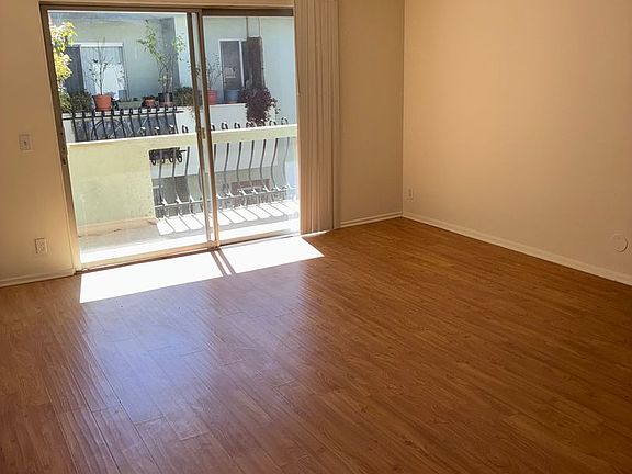 2nd image of 3338 Mentone Ave APT 6