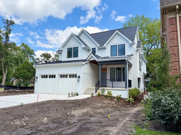 664 N Webster St, Naperville, IL 60563