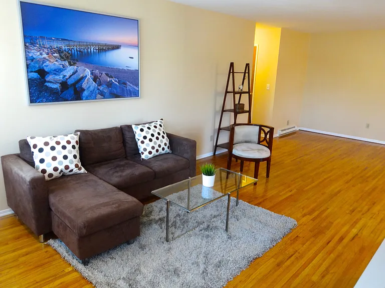 Windsor Oaks Apartments of New Haven, CT — Photo 17