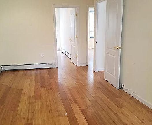 3rd image of 1114 Metcalf Ave APT 2R