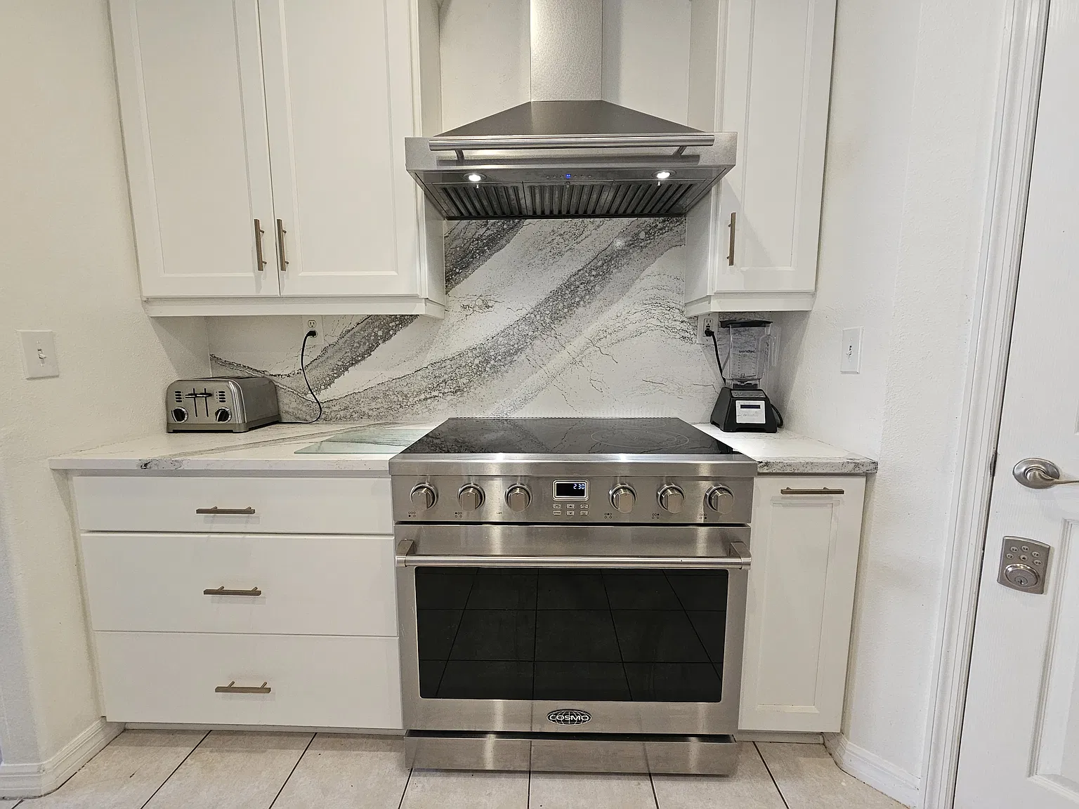 5 bed, 2596 sqft, $4,700 — Photo 4
