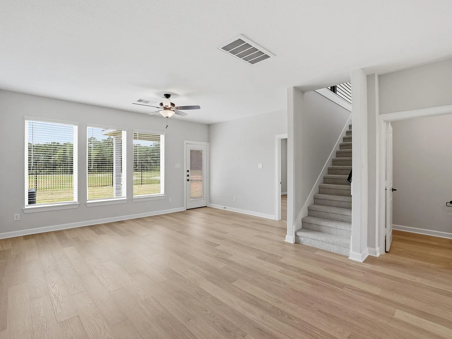 5 bed, 2.5 bath, 2594 sqft, $3,150 — Photo 4