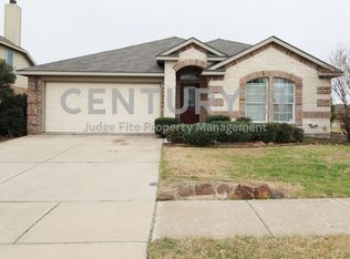 900 Oarlock Dr, Crowley, TX 76036