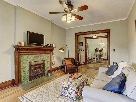 9.5 foot ceilings with no one above you and no shared walls