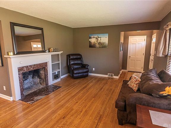 4th image of 358 Beverly Pl
