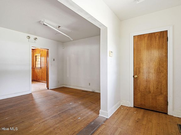 4th image of 1602 E Ash Street