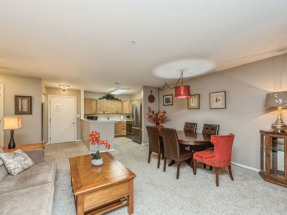 5th image of 605 Barrington Ave APT 242
