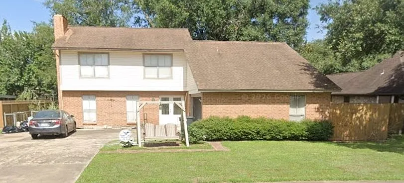 4 bed, 2.5 bath, 2104 sqft, $2,300 — Photo 1