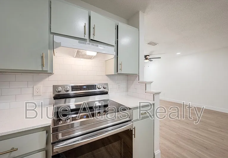 805 W Chambers St #B — Photo 6