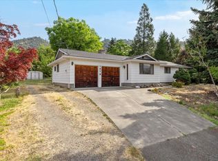 1978 NE D St, Grants Pass, OR 97526