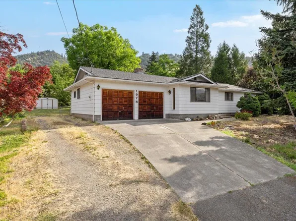 1978 NE D St, Grants Pass, OR 97526