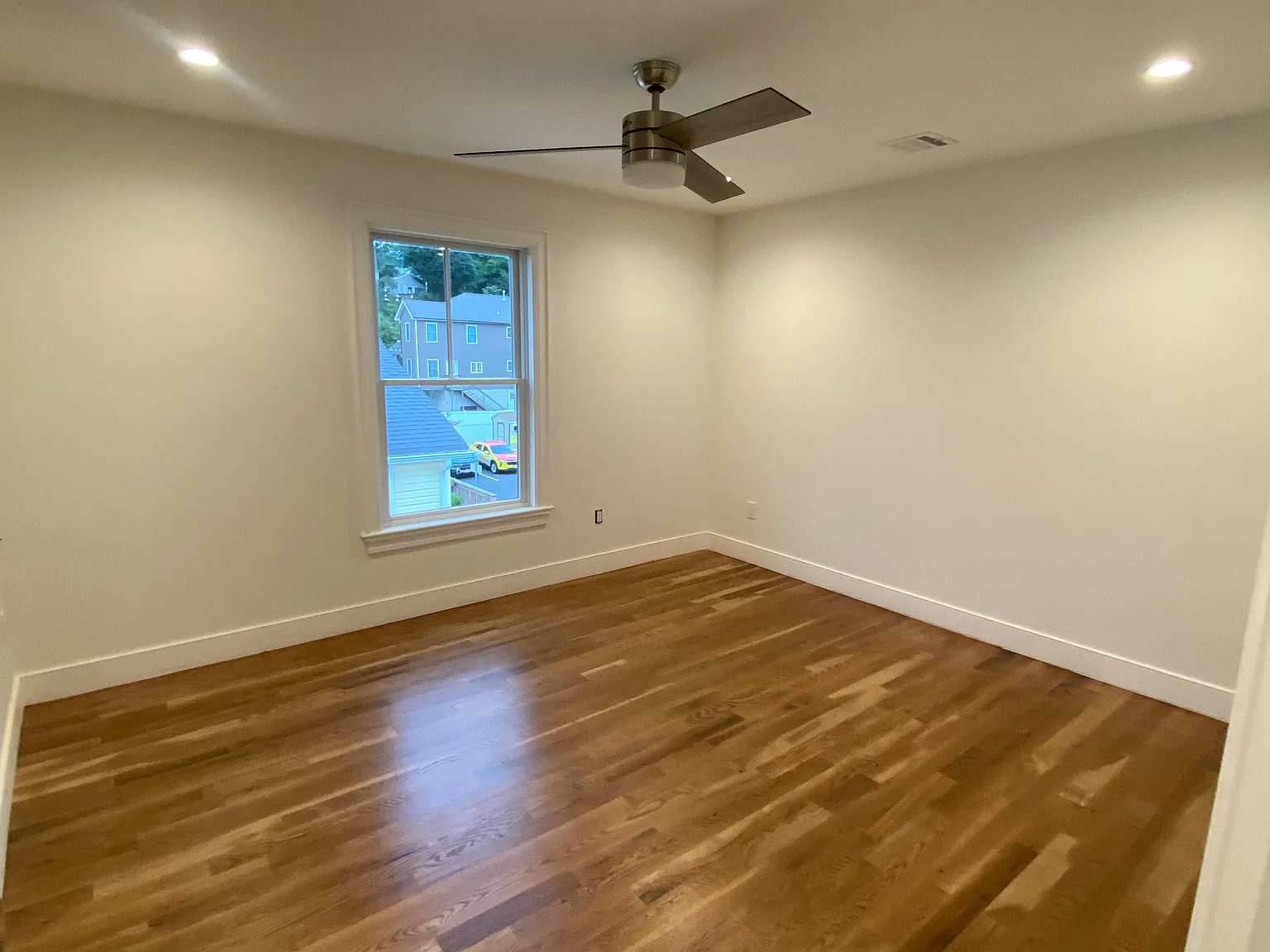 2 bed, 1200 sqft, $4,200 — Photo 4