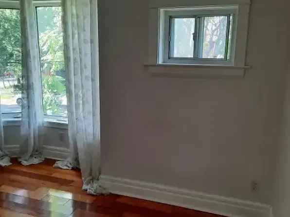217 Fulton Ave #1A, Toronto, ON M4K 1Y4