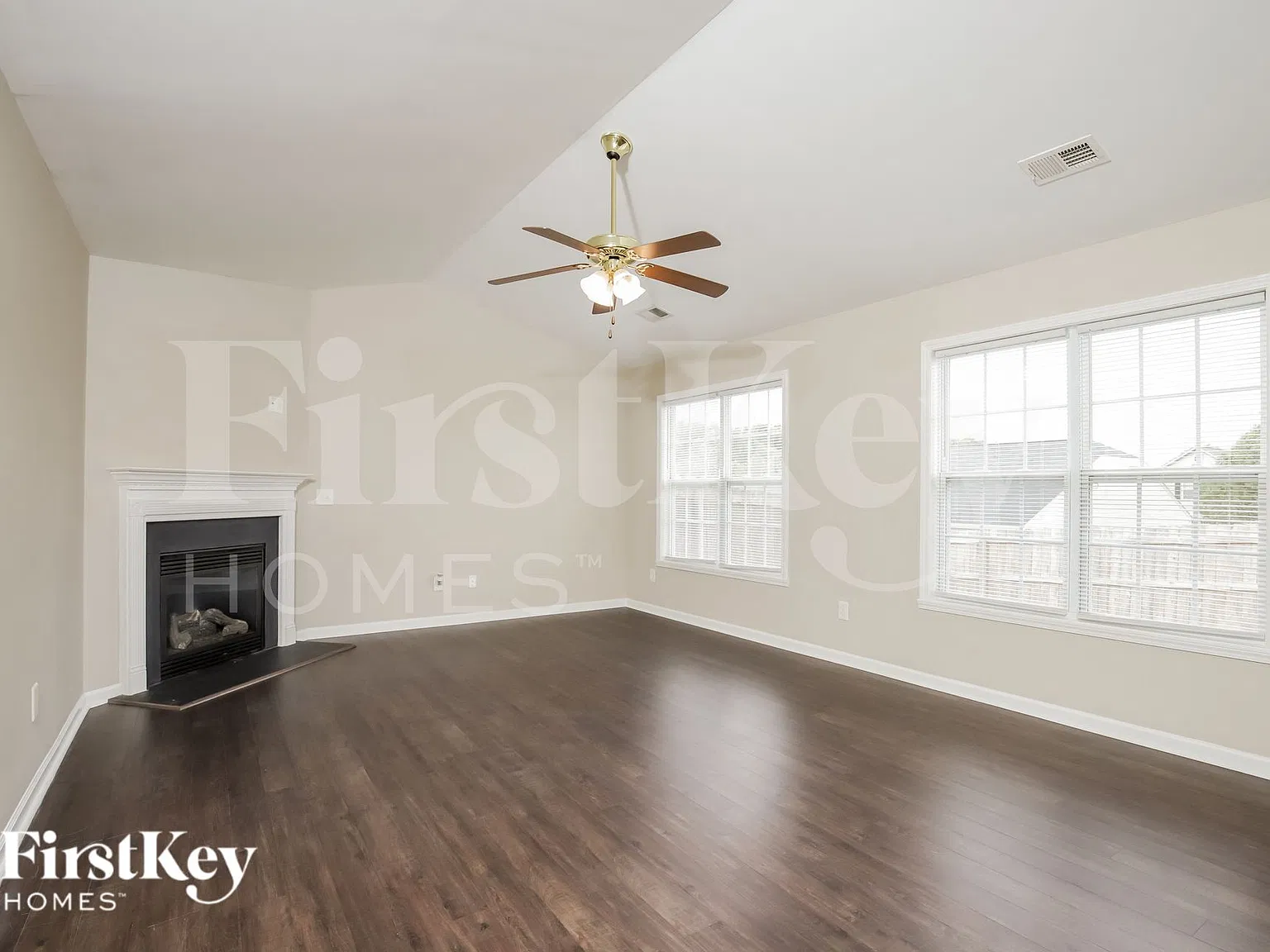 3 bed, 2.0 bath, 1284 sqft, $1,790 — Photo 2