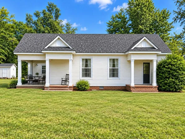 204 W Reynolds St, Pontotoc, MS 38863