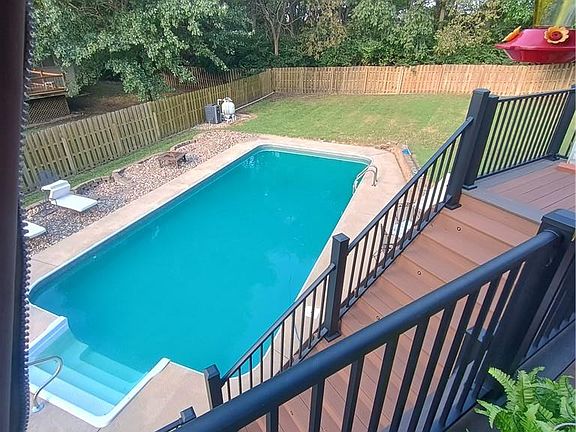 3rd image of 1005 Royal Ct