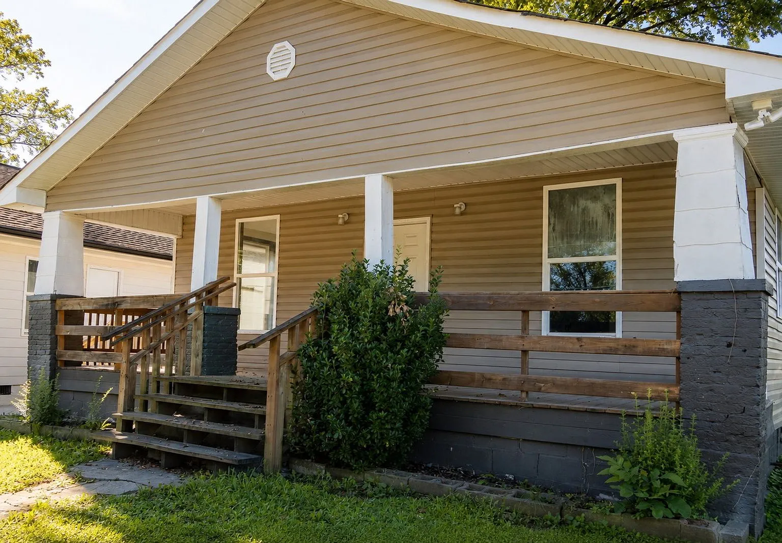 2 bed, 1.0 bath, $1,025 — Photo 4