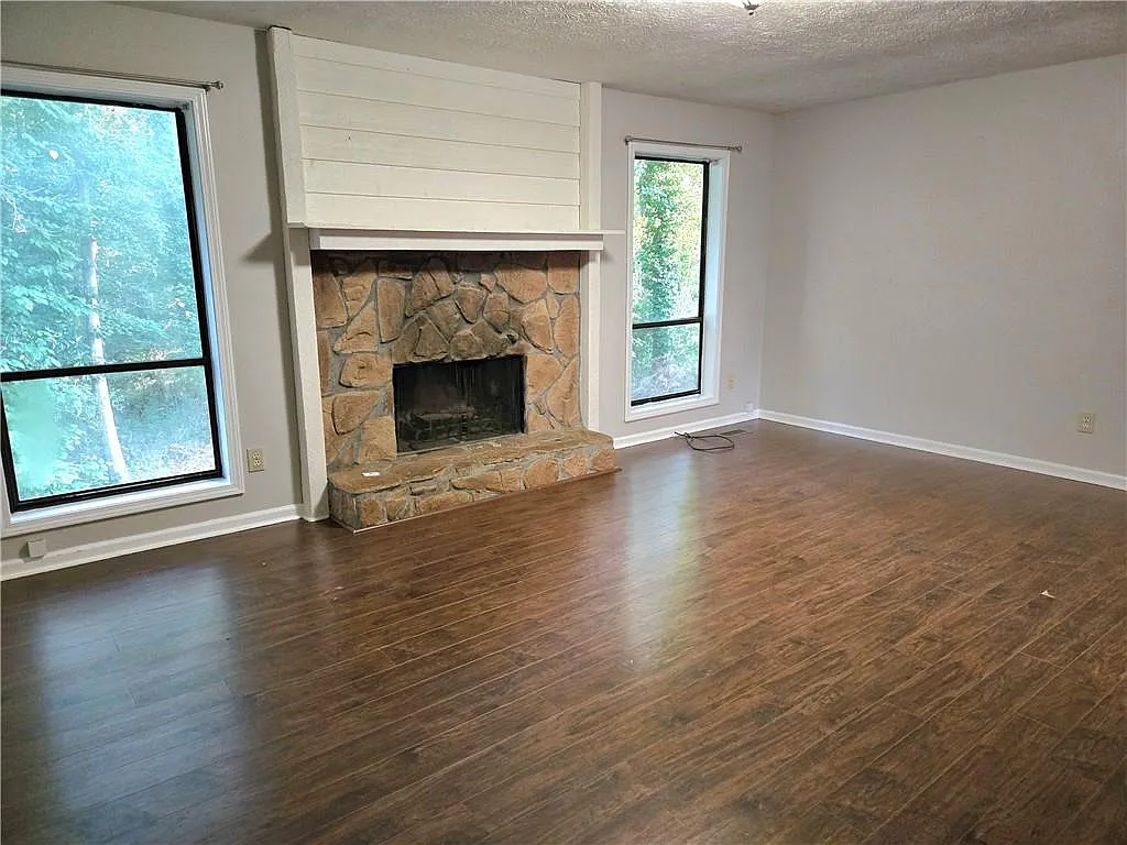 4 bed, 1780 sqft, $2,190 — Photo 4