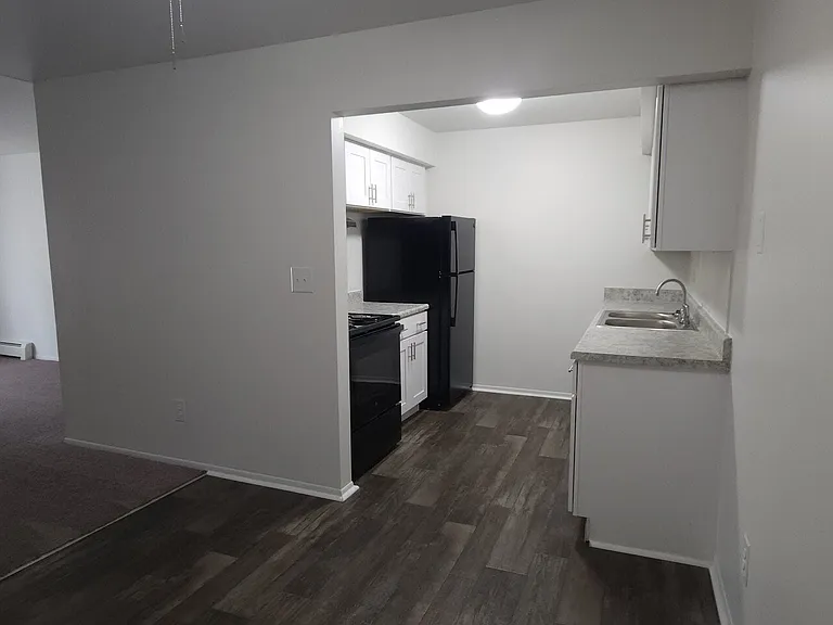 Livonia Apartments — Photo 6
