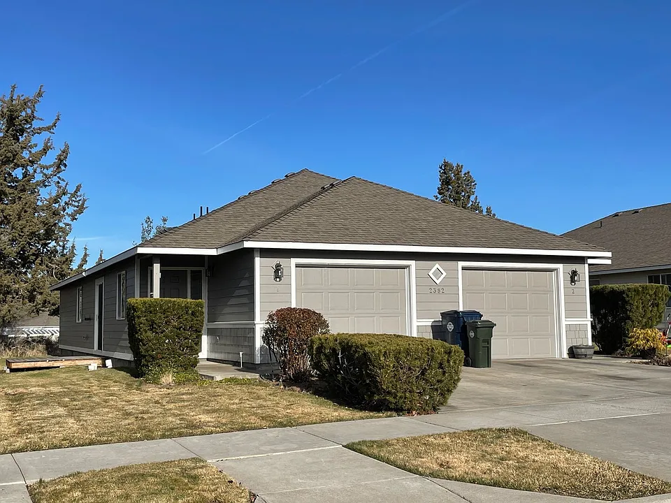 2382 NE Mary Rose Pl #2