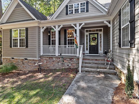 3rd image of 308 Silvercliff Dr