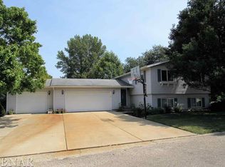 3039 Hilltop Dr, Clinton, IL 61727