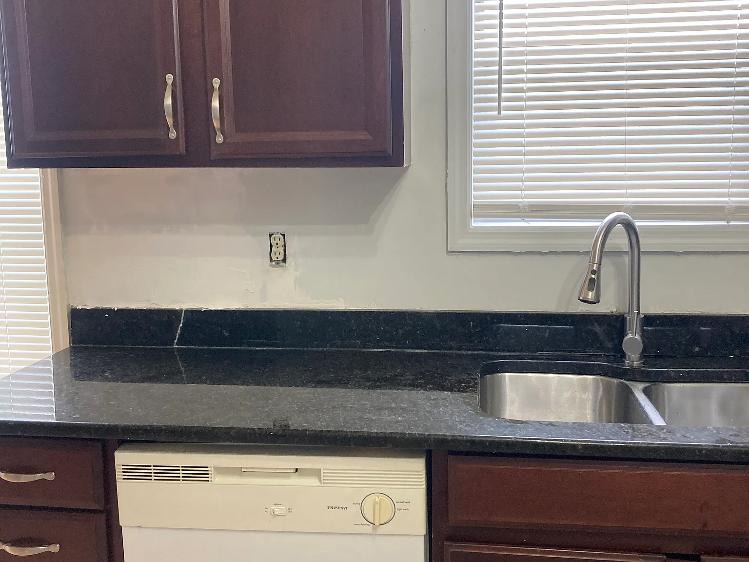 3 bed, 1276 sqft, $1,350 — Photo 3