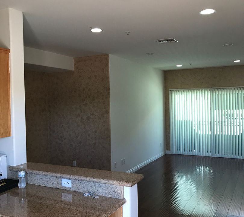 1st image of 12740 Oxnard St #210