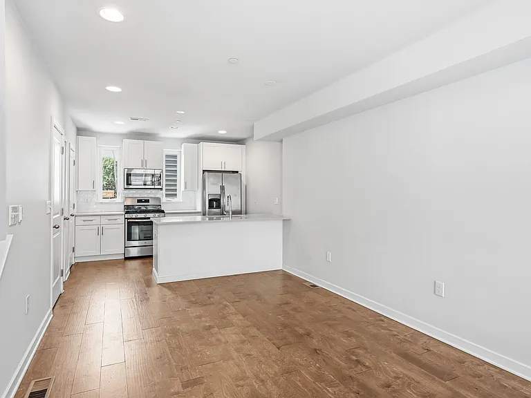 444 Kingsley St #444 — Photo 5