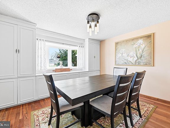 5th image of 1087 Roberts Rd