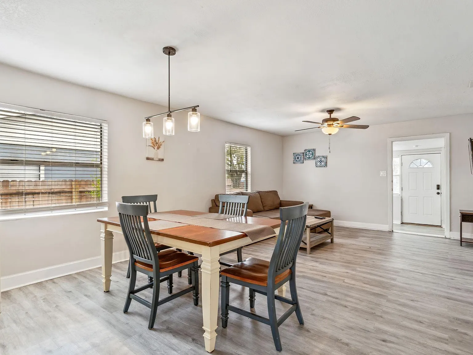 3 bed, 2100 sqft, $800 — Photo 2