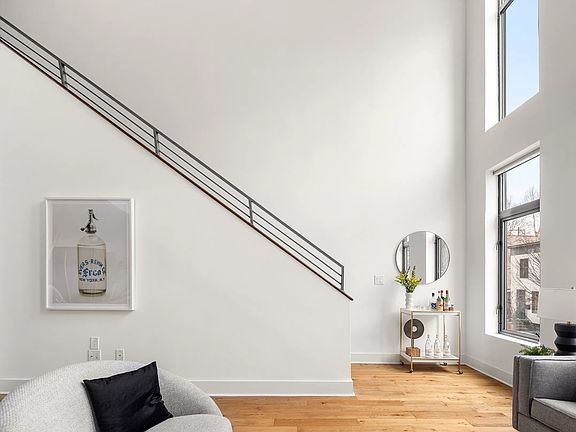 5th image of 298 20th St #B