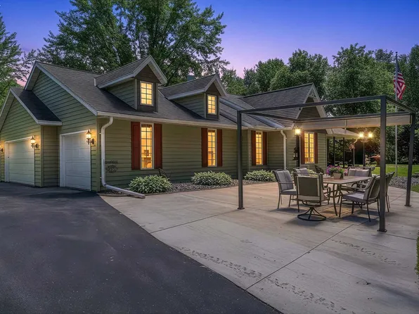 3272 Libby Ln, Green Bay, WI 54313